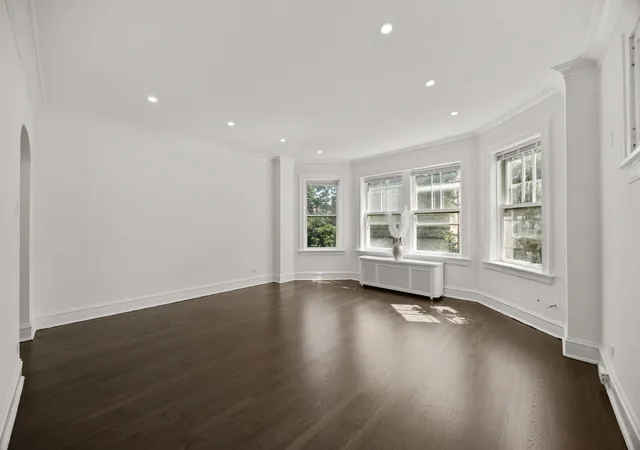 Listing Photo 1 - Condo for sale in building located at 6318 N Artesian Ave, Chicago, IL 60659 - Unit #203