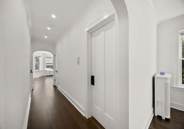 Listing Photo 5 - Condo for sale in building located at 6318 N Artesian Ave, Chicago, IL 60659 - Unit #203