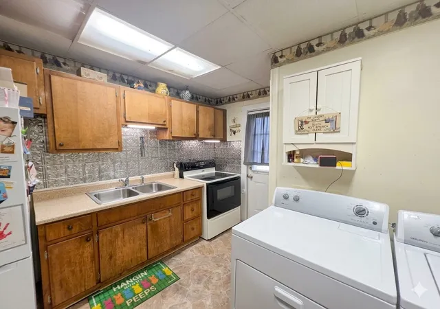 Photo 3 of Single family home for sale at 216 E Franklin St, Olney, IL 62450 | MLS# 12750244 | Listing updated on 2026-09-09