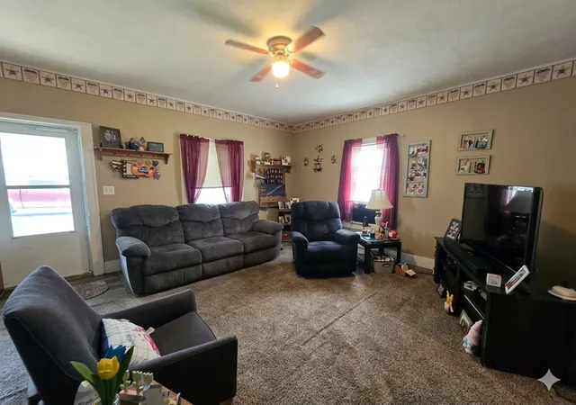 Photo 4 of Single family home for sale at 216 E Franklin St, Olney, IL 62450 | MLS# 12750244 | Listing updated on 2026-09-09