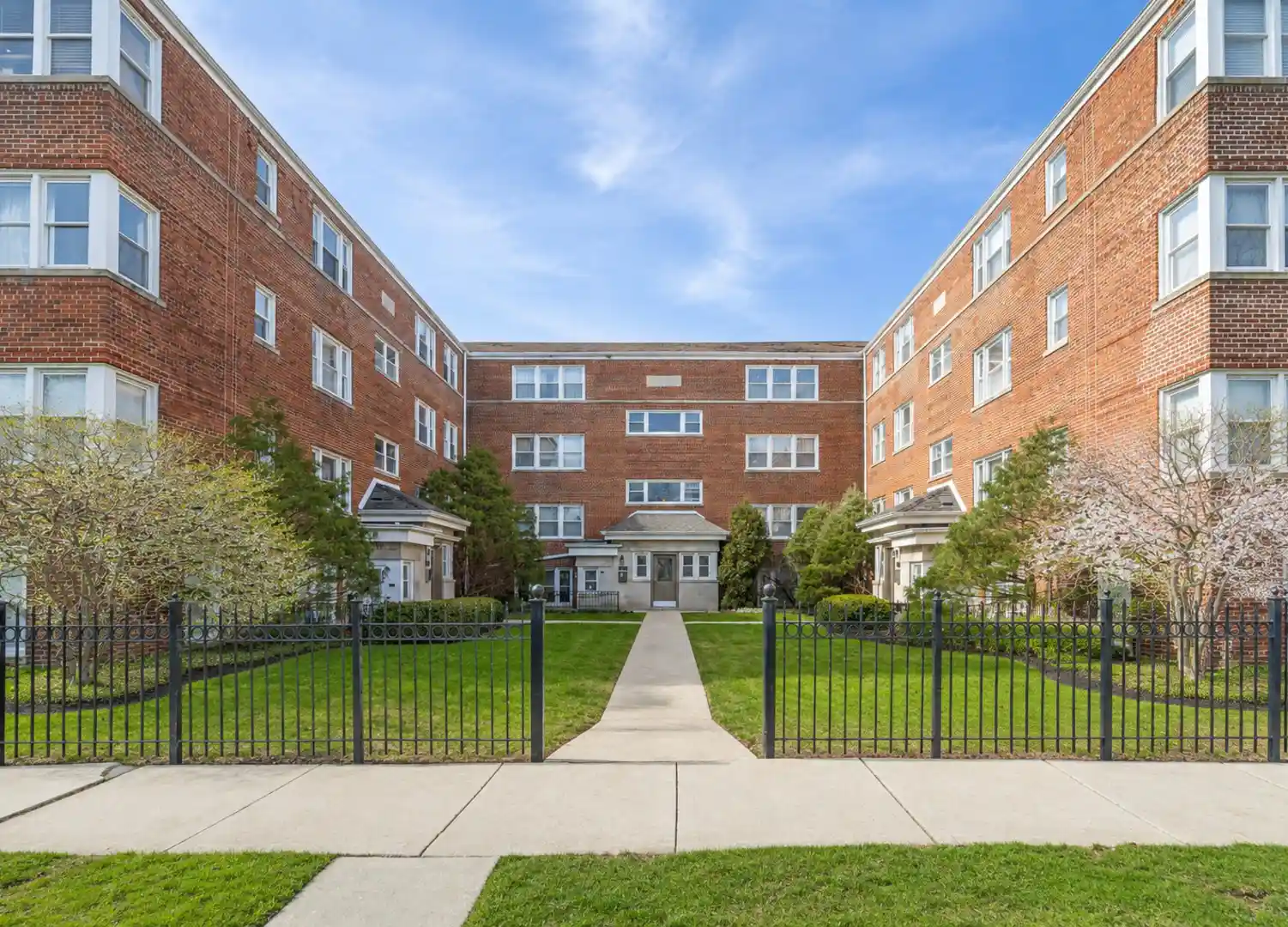 Listing Photo 1 - Condo for sale in 2914 W Berwyn St located at 2914 W Berwyn St, Chicago, IL 60625 - Unit 2914 W Berwyn St