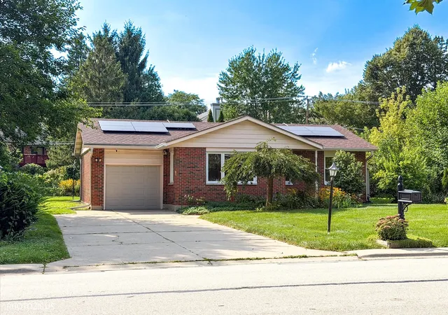 Single family home for sale at 722 N Stephen Dr, Palatine, IL 60067 | MLS# 12750264