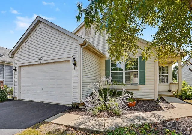Photo 1 of Single family home for sale at 21331 Windsor Lake Ln, Crest Hill, IL 60403 | MLS# 12750275 | Listing updated on 2026-09-23