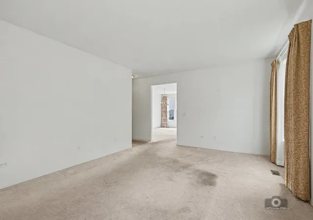Photo 3 of Single family home for sale at 21331 Windsor Lake Ln, Crest Hill, IL 60403 | MLS# 12750275 | Listing updated on 2026-09-23