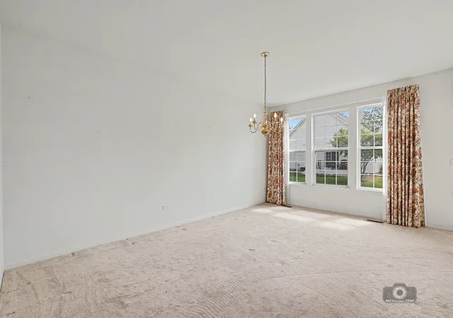 Photo 4 of Single family home for sale at 21331 Windsor Lake Ln, Crest Hill, IL 60403 | MLS# 12750275 | Listing updated on 2026-09-23