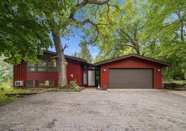 Photo 1 of Single family home for sale at 507 Shady Ln, North Barrington, IL 60010 | MLS# 12750278 | Listing updated on 2026-09-24
