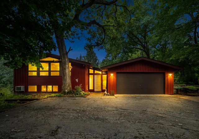 Photo 2 of Single family home for sale at 507 Shady Ln, North Barrington, IL 60010 | MLS# 12750278 | Listing updated on 2026-09-24