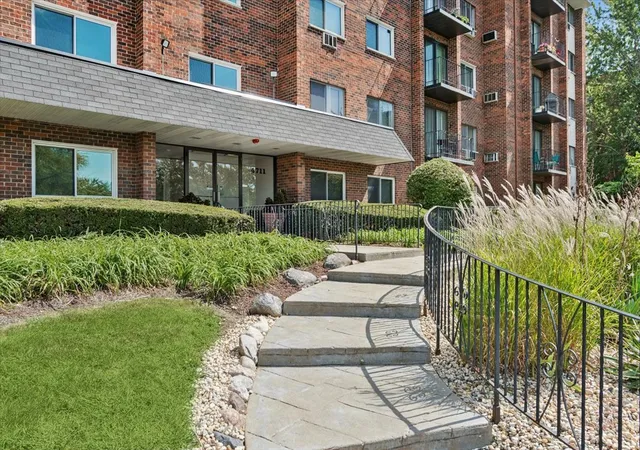 Condo for sale at 4711 Saint Joseph Crk Rd #2G, Lisle, IL 60532 | MLS# 12750290