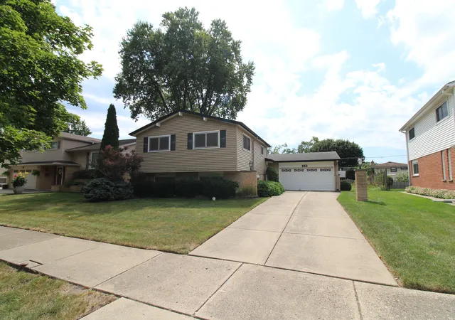Photo 1 of Single family home for sale at 263 Norman Ct, Des Plaines, IL 60016 | MLS# 12750292 | Listing updated on 2026-09-12