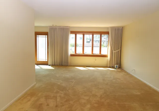 Photo 3 of Single family home for sale at 263 Norman Ct, Des Plaines, IL 60016 | MLS# 12750292 | Listing updated on 2026-09-12
