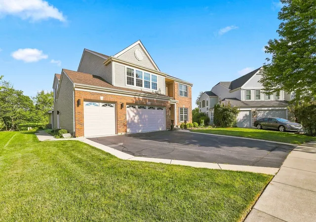 Photo 4 of Single family home for sale at 10748 Nantucket Ln, Huntley, IL 60142 | MLS# 12750319 | Listing updated on 2026-10-28