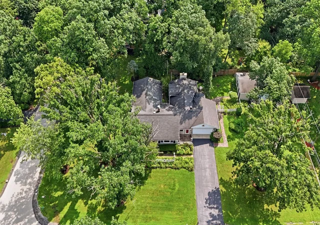 Photo 2 of Single family home for sale at 309 Forest Knoll Rd, Lake Bluff, IL 60044 | MLS# 12750324 | Listing updated on 2026-09-20
