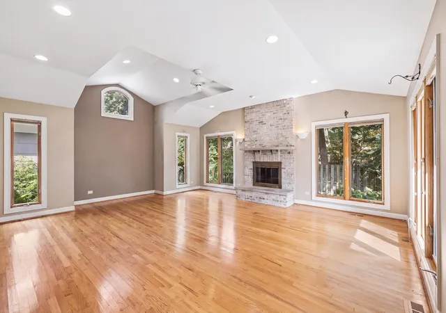 Photo 3 of Single family home for sale at 309 Forest Knoll Rd, Lake Bluff, IL 60044 | MLS# 12750324 | Listing updated on 2026-09-20