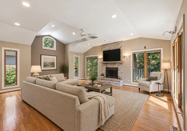 Photo 3 of Single family home for sale at 309 Forest Knoll Rd, Lake Bluff, IL 60044 | MLS# 12750324 | Listing updated on 2026-09-20