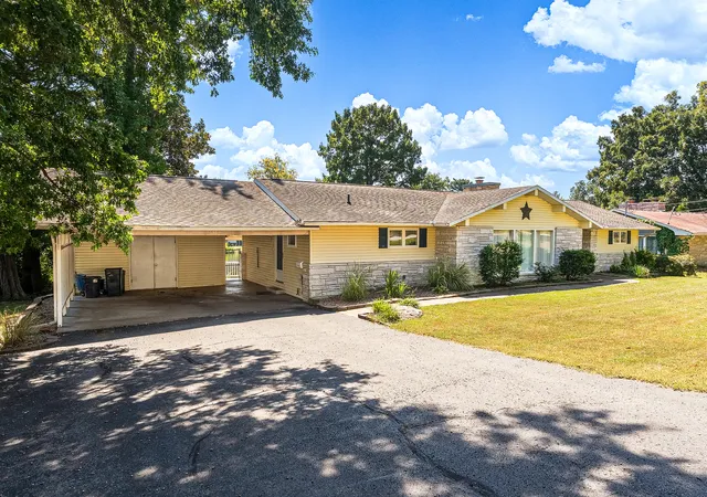 Photo 1 of Single family home for sale at 1613 Tina Dr, Murphysboro, IL 62966 | MLS# 12750331 | Listing updated on 2026-09-29