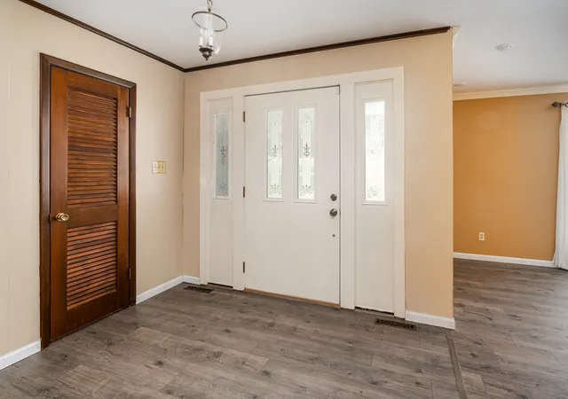 Photo 3 of Single family home for sale at 1613 Tina Dr, Murphysboro, IL 62966 | MLS# 12750331 | Listing updated on 2026-09-29