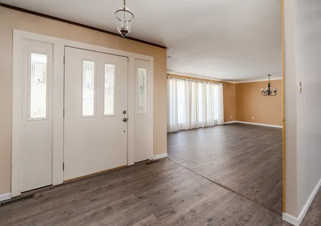 Photo 4 of Single family home for sale at 1613 Tina Dr, Murphysboro, IL 62966 | MLS# 12750331 | Listing updated on 2026-09-29