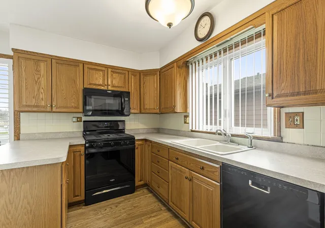 Photo 4 of Single family home for sale at 218 Mastodon Dr, Ingleside, IL 60041 | MLS# 12750355 | Listing updated on 2026-10-23