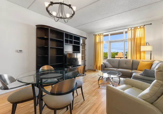 Listing Photo 4 - Condo for sale in building located at 4330 N Neva Ave, Norridge, IL 60706 - Unit #305