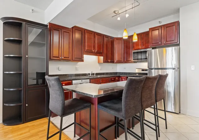 Listing Photo 5 - Condo for sale in building located at 4330 N Neva Ave, Norridge, IL 60706 - Unit #305
