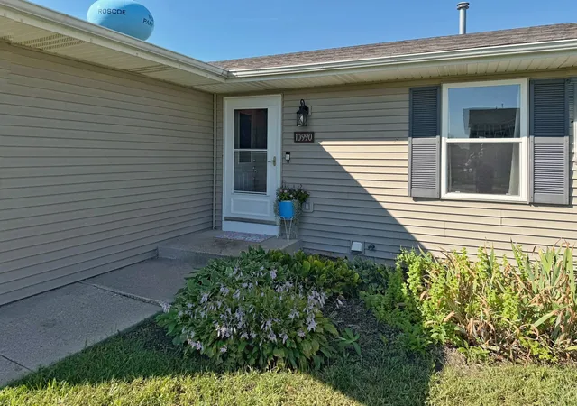 Photo 2 of Sale Pending at 10990 Linden Blossom Ln, Roscoe, IL 61073 | MLS# 12750369 | Listing updated on 2026-10-14