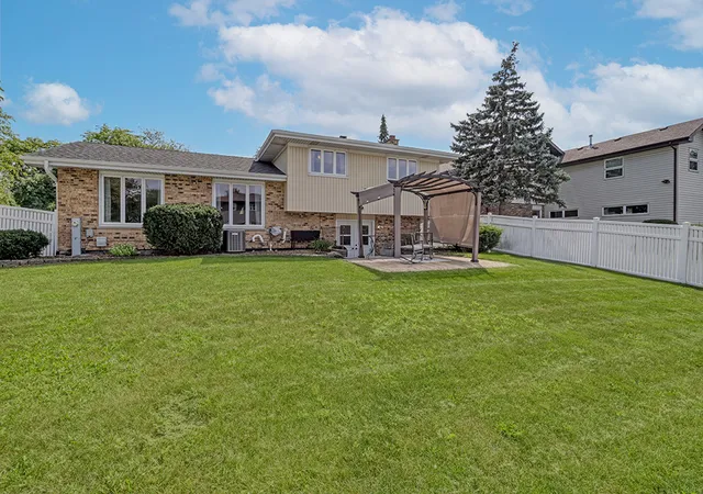 Photo 4 of Single family home for sale at 8238 164th Street, Tinley Park, IL 60477 | MLS# 12750381 | Listing updated on 2026-09-07