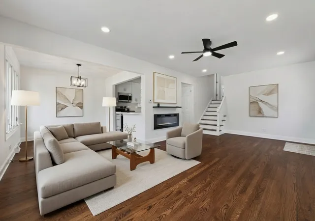 Photo 3 of Single family home for sale at 7725 Narragansett Ave, Burbank, IL 60459 | MLS# 12750382 | Listing updated on 2026-09-18