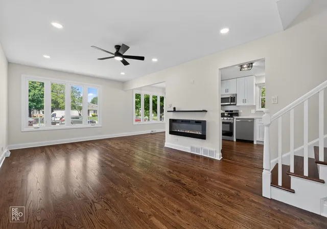 Photo 4 of Single family home for sale at 7725 Narragansett Ave, Burbank, IL 60459 | MLS# 12750382 | Listing updated on 2026-09-18