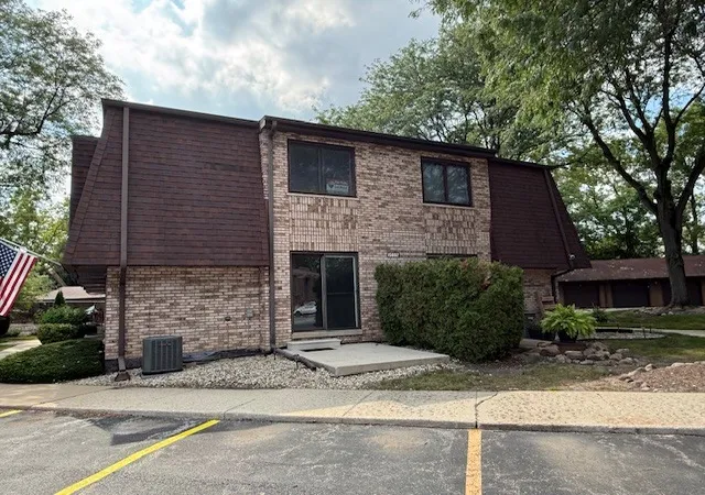 Photo 3 of Townhouse for sale at 15802 Laramie Ave #H, Oak Forest, IL 60452 | MLS# 12750415 | Listing updated on 2026-09-17