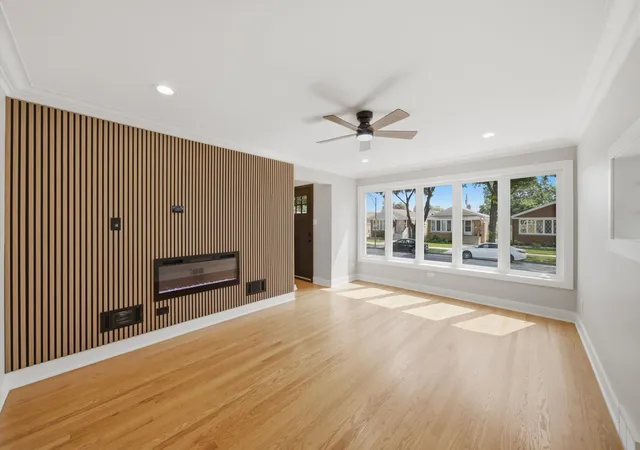 Photo 2 of Single family home for sale at 5750 S Oak Park Ave, Chicago, IL 60638 | MLS# 12750419 | Listing updated on 2026-10-15