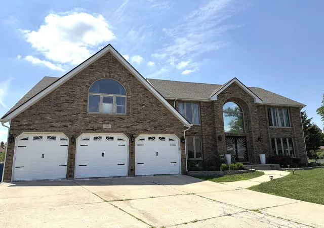 Photo 2 of Single family home for sale at 198 N Catalpa St, Addison, IL 60101 | MLS# 12750426 | Listing updated on 2026-09-09