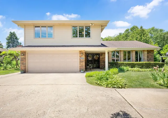 Photo 3 of Single family home for sale at 8201 Crestview Dr, Willow Springs, IL 60480 | MLS# 12750434 | Listing updated on 2026-09-23
