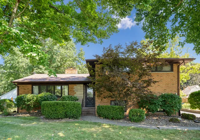 Photo 1 of Single family home for sale at 3310 Archer Dr, East Moline, IL 61244 | MLS# 12750437 | Listing updated on 2026-09-04
