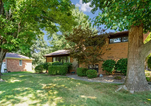 Photo 2 of Single family home for sale at 3310 Archer Dr, East Moline, IL 61244 | MLS# 12750437 | Listing updated on 2026-09-04