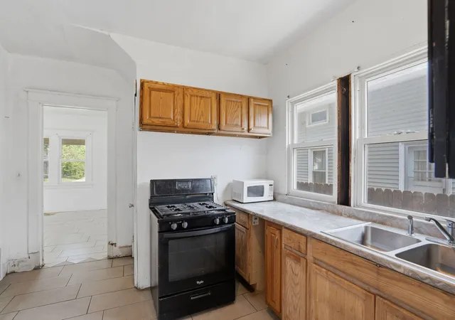 Photo 4 of House for sale at 174 16th Avenue, East Moline, IL 61244 | MLS# 12750443 | Listing updated on 2026-09-09