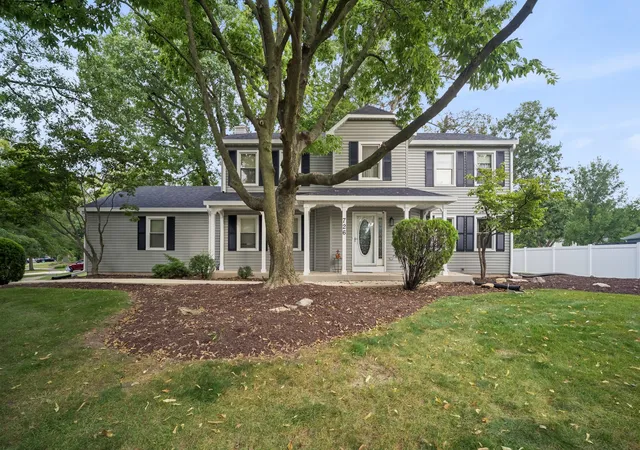 Photo 3 of Single family home for sale at 726 Dorchester Dr, Bolingbrook, IL 60440 | MLS# 12750456 | Listing updated on 2026-10-07