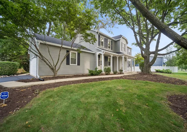 Photo 3 of Single family home for sale at 726 Dorchester Dr, Bolingbrook, IL 60440 | MLS# 12750456 | Listing updated on 2026-10-08