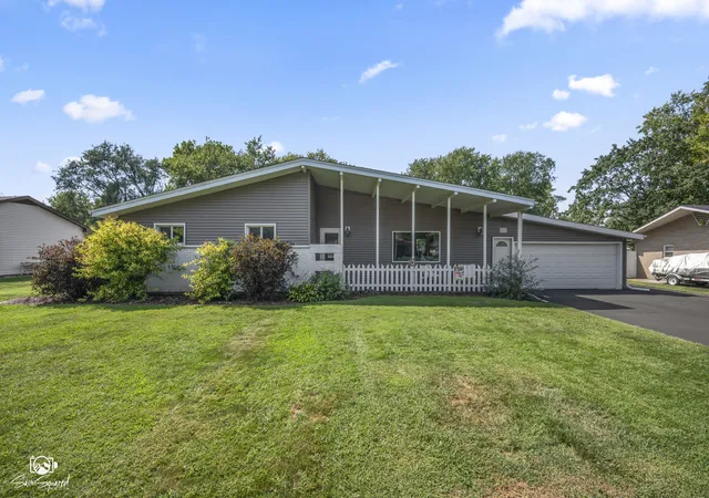 Photo 1 of Single family home for sale at 856 N Western Hills Dr, Kankakee, IL 60901 | MLS# 12750462 | Listing updated on 2026-09-05