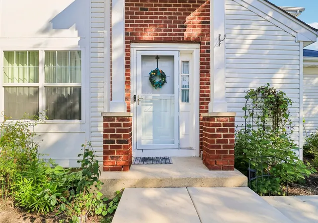 Photo 4 of Condo for sale at 32462 N Allegheny Way #0, Lakemoor, IL 60051 | MLS# 12750465 | Listing updated on 2026-10-07