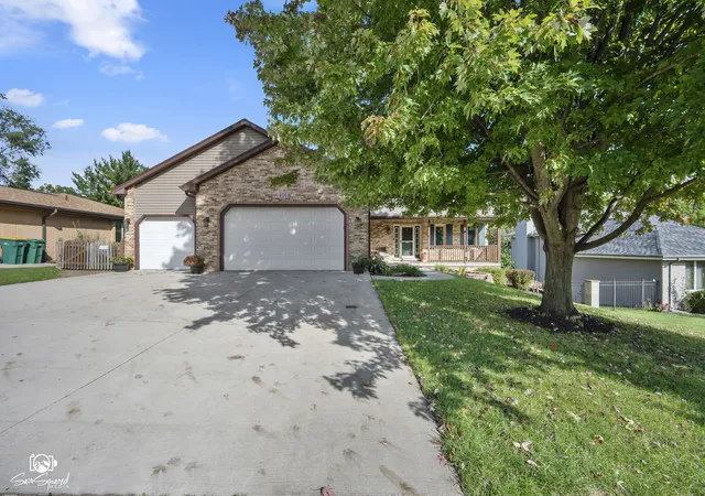 Single family home for sale at 406 Garden Ter, Shorewood, IL 60404 | MLS# 12750485