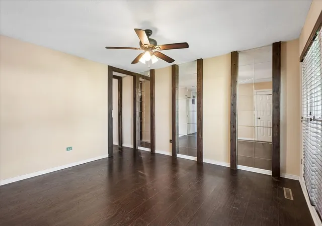 Photo 4 of Single family home for sale at 419 E Fullerton Ave, Glendale Heights, IL 60139 | MLS# 12750486 | Listing updated on 2026-10-06