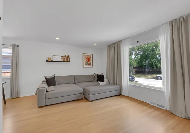 Photo 4 of Single family home for sale at 6820 N Sauganash Ave, Chicago, IL 60646 | MLS# 12750487 | Listing updated on 2026-09-13