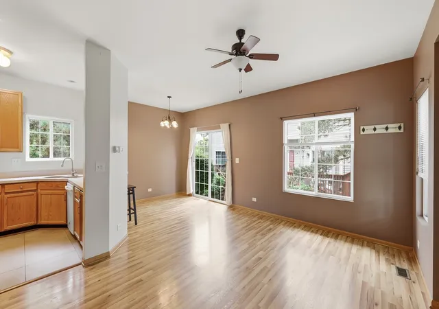 Listing Photo 4 - Condo for sale in building located at 3 Windsor Cir, South Elgin, IL 60177 - Unit #A