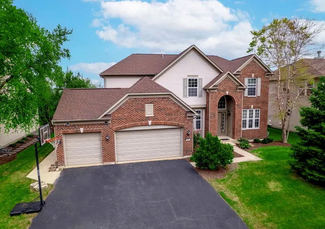 Photo 2 of Single family home for sale at 196 Chapin Way, Oswego, IL 60543 | MLS# 12750494 | Listing updated on 2026-10-06
