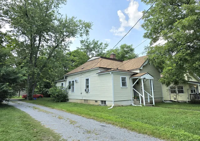 Photo 3 of Multi family home for sale at 508 N Michaels St, Carbondale, IL 62901 | MLS# 12750499 | Listing updated on 2026-09-15