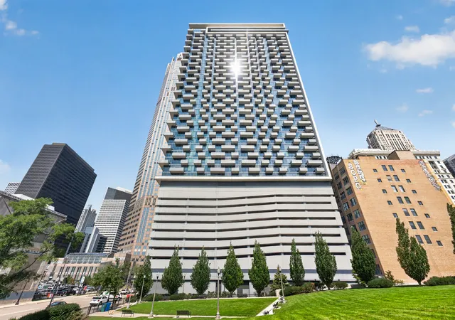 Photo 3 of Condo for sale at 235 W Van Buren St #4101, Chicago, IL 60607 | MLS# 12750508 | Listing updated on 2026-09-24