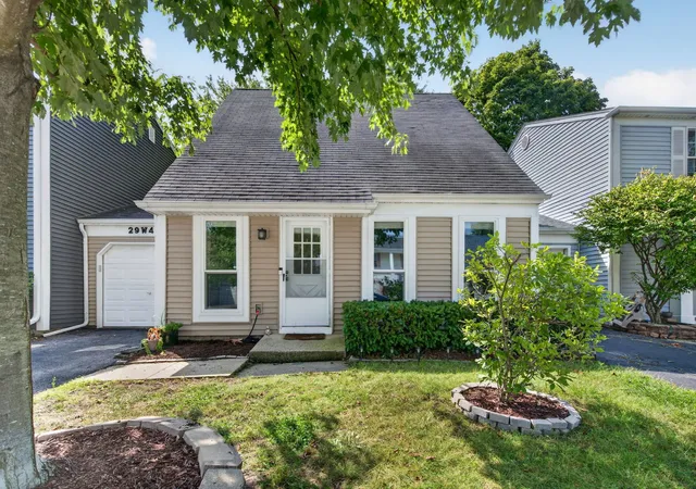 Photo 2 of Townhouse for sale at 29w455 Hawthorne Ln, Warrenville, IL 60555 | MLS# 12750517 | Listing updated on 2026-09-26