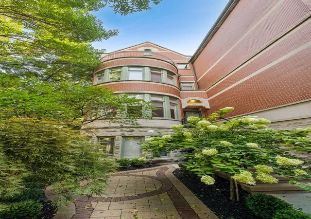 Photo 1 of Townhouse for sale at 1409 S Indiana Ave #D, Chicago, IL 60605 | MLS# 12750520 | Listing updated on 2026-09-24