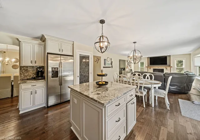Photo 3 of Single family home for sale at 6n066 Chambellan Ln, Wayne, IL 60184 | MLS# 12750523 | Listing updated on 2026-09-15