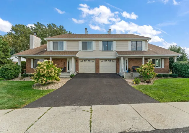 Photo 2 of Townhouse for sale at 9315 W 142nd Street #102, Orland Park, IL 60462 | MLS# 12750533 | Listing updated on 2026-10-01